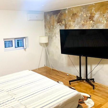 City Center Square Deluxe Nest Podgorica Exterior foto