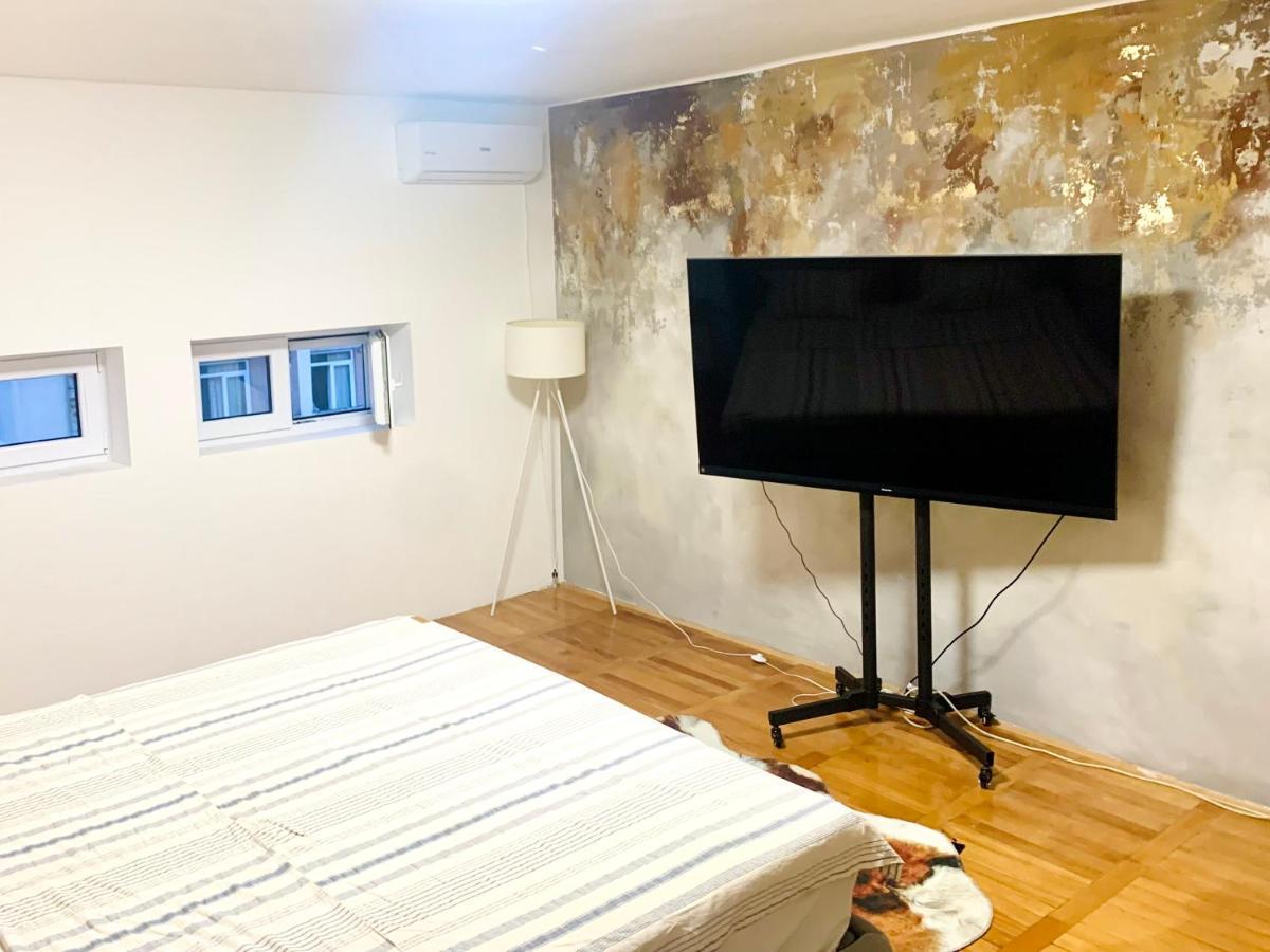 City Center Square Deluxe Nest Podgorica Exterior foto